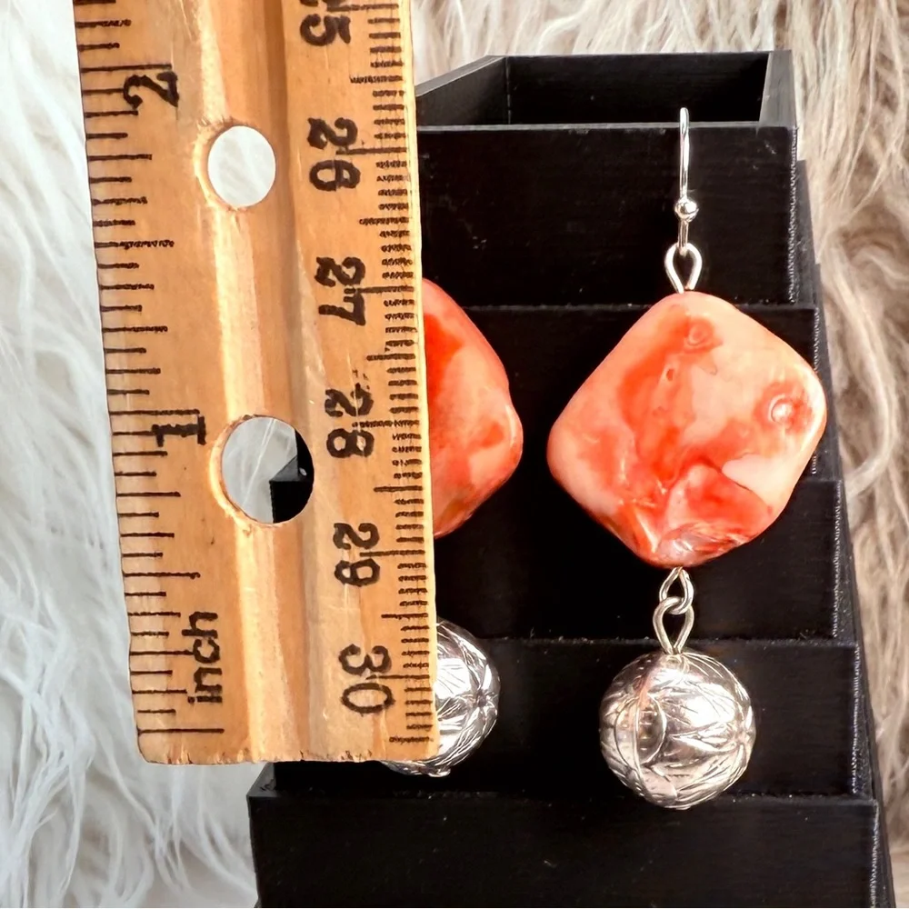 Silvertone and salmon shell drop tangle pierced earrings - Picture 3 of 4